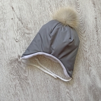 Купить шапочка с помпоном из лисьего меха   в Новосибирске.