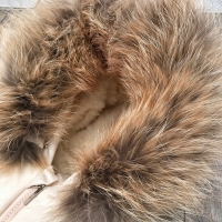Купить комбинезон Мешок с опушкой из меха лисы   в Новосибирске.